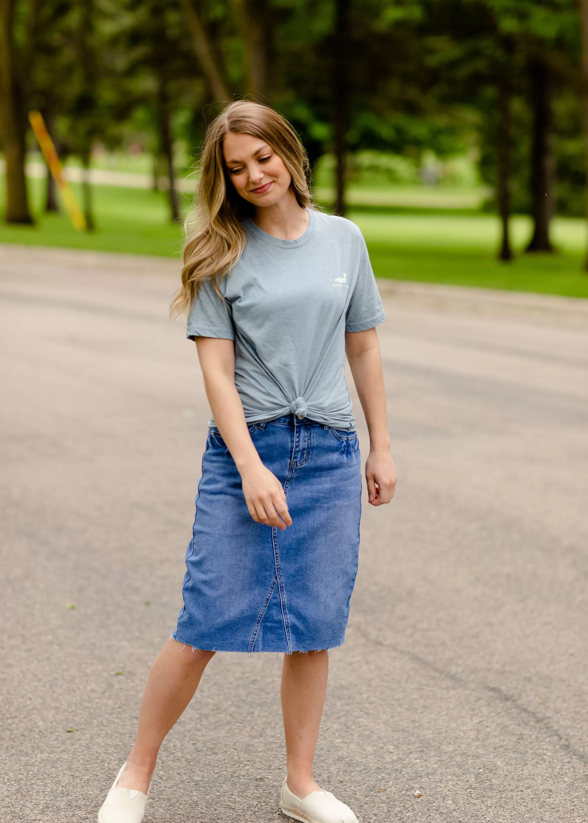 * Anya Raw Hem Medium Wash Midi Skirt Best