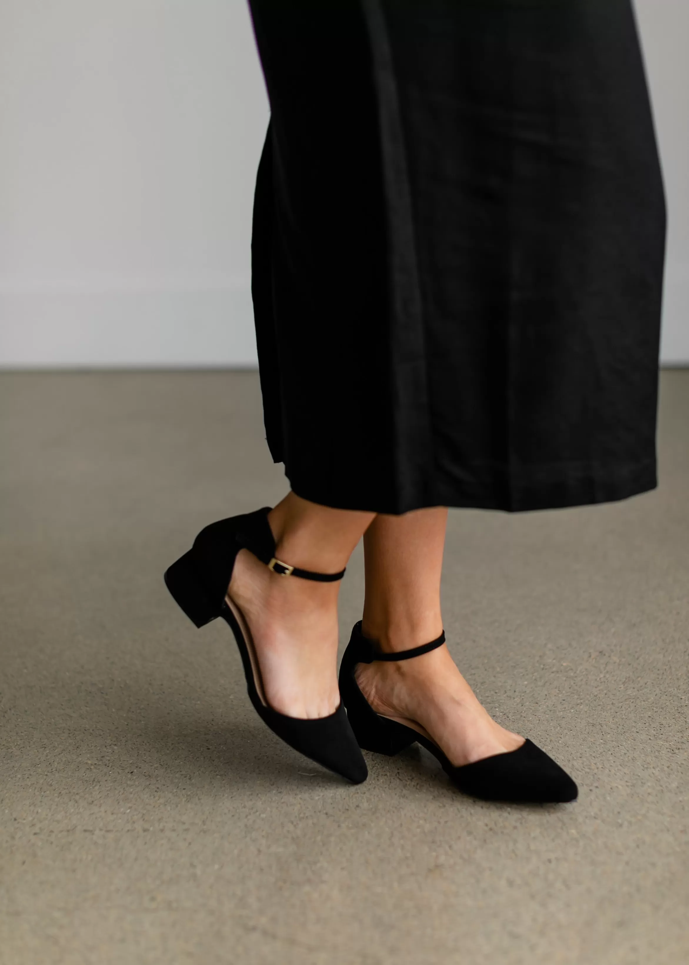 Qupid Black Suede Pointed Toe Ankle Strap Low Block Heels Hot