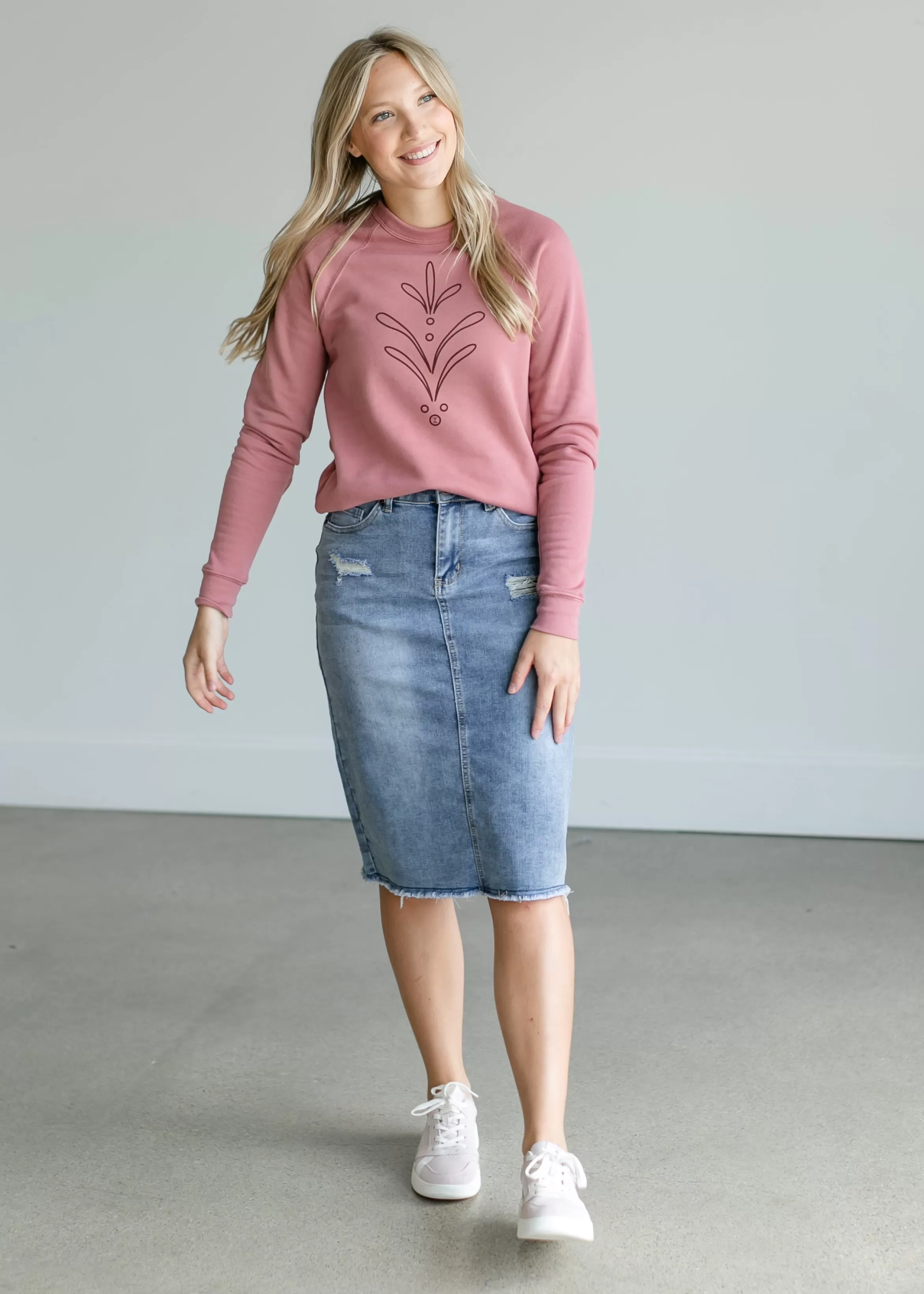 * Bloom Gracefully Graphic Sweatshirt Best Sale