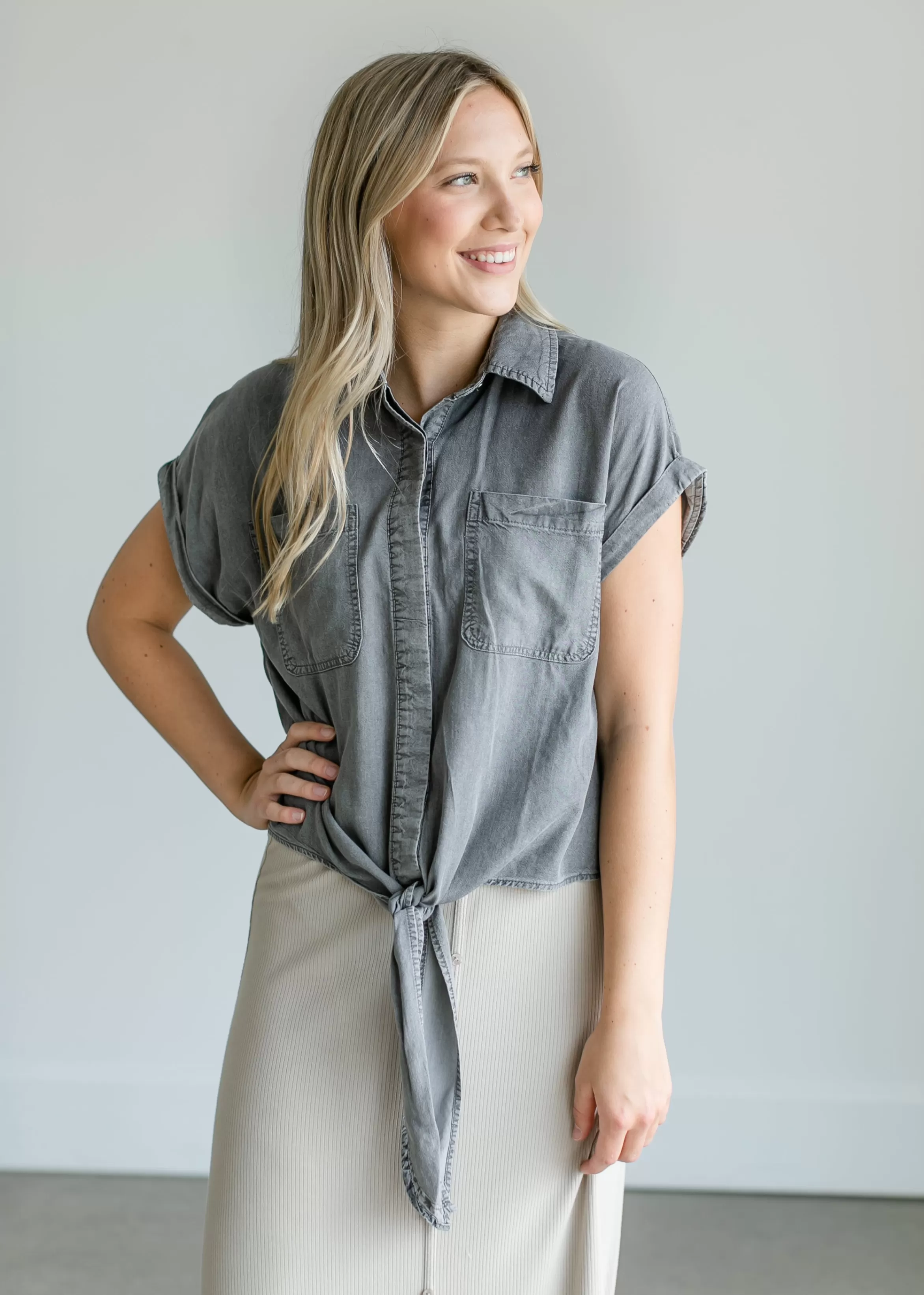 Vanilla Bay Chambray Short Sleeve Knotted Top Outlet