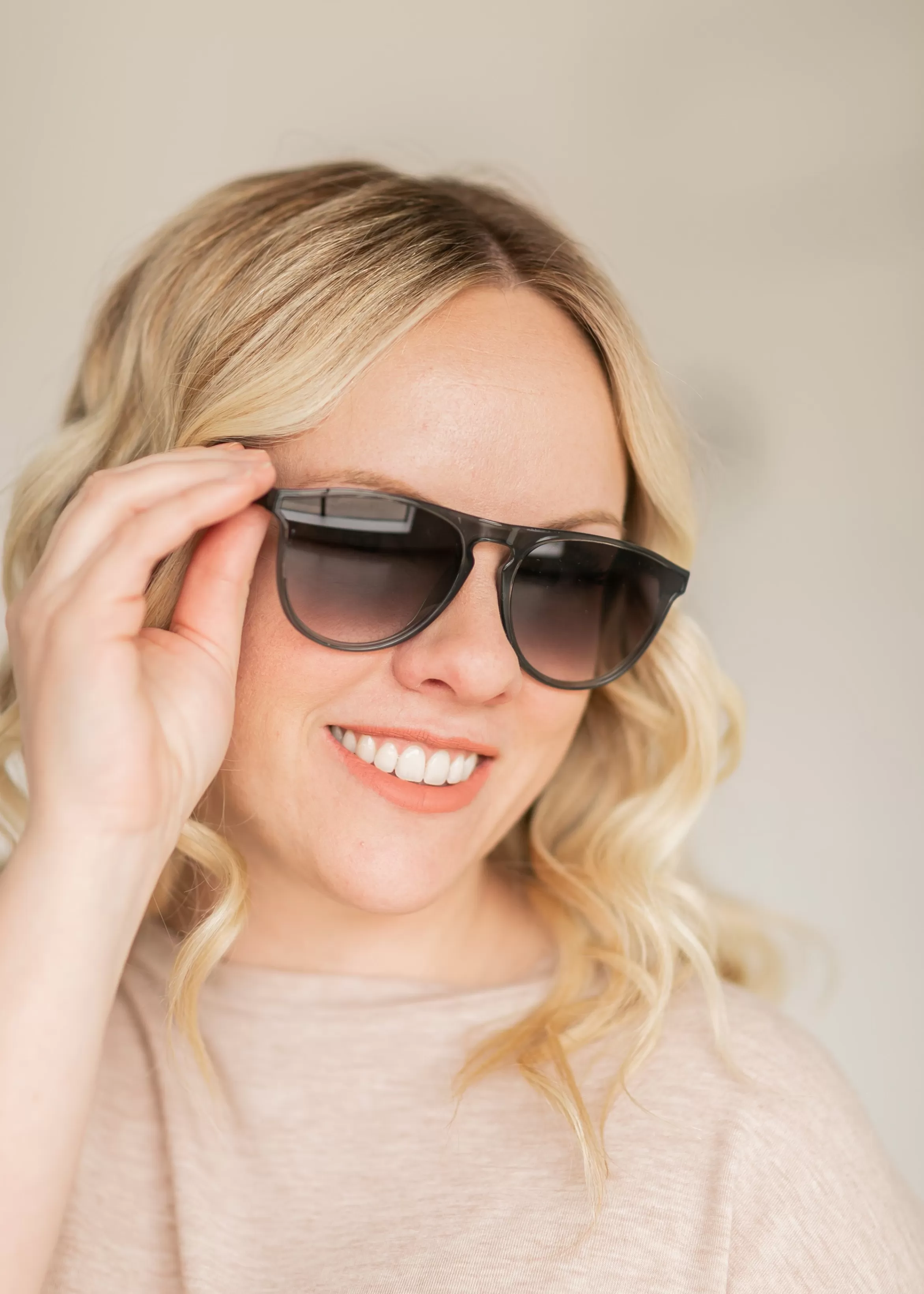 Wear Me Pro Crystal Blue Round Sunglasses Hot