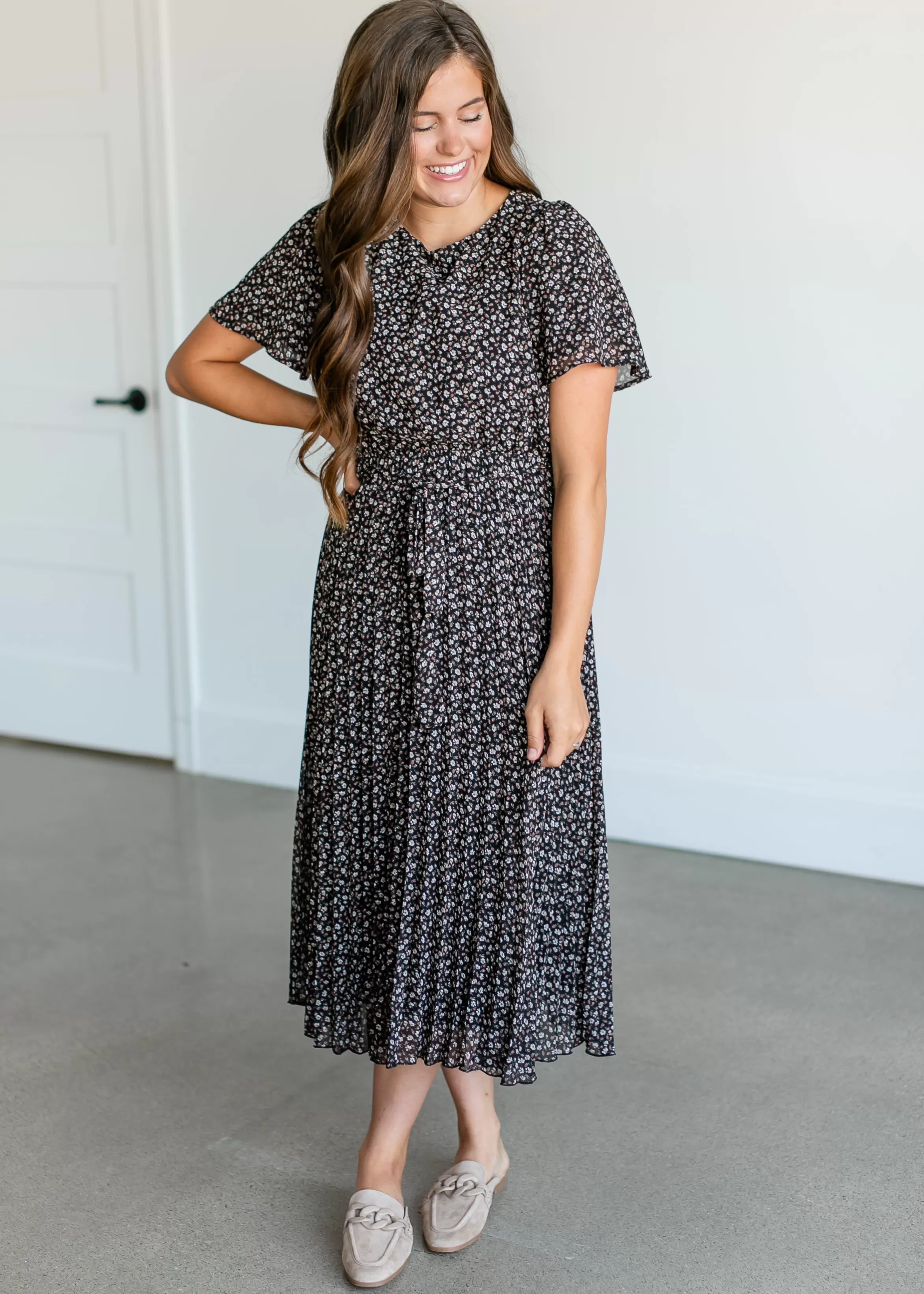 Polagram + BaeVely Ditsy Floral Pleated Midi Dress Flash Sale