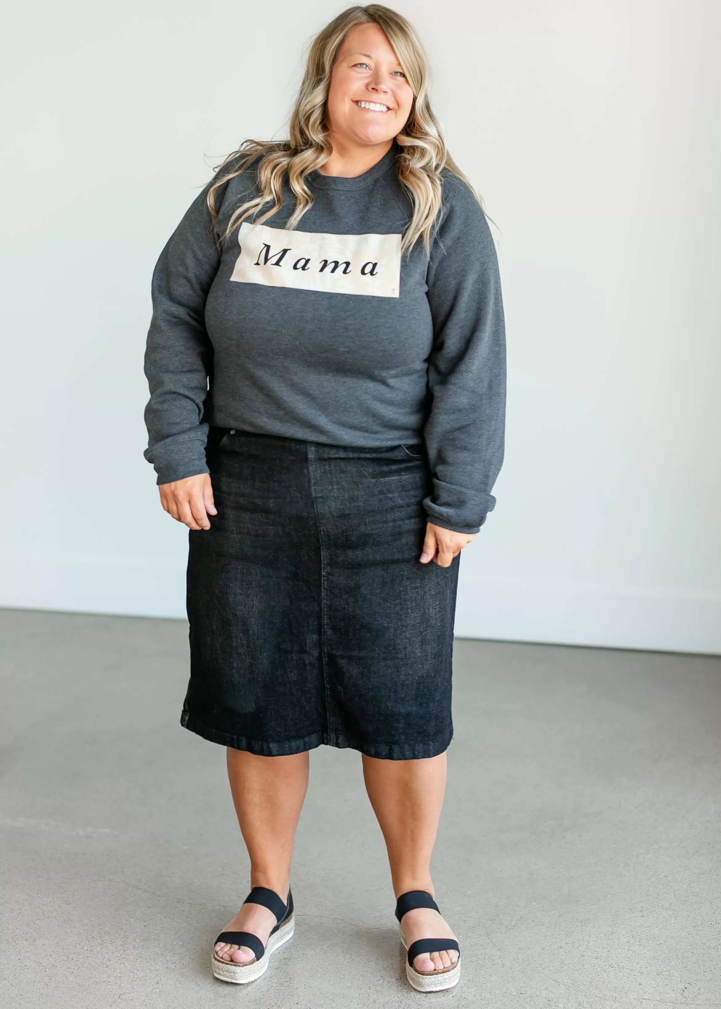 * Mama Graphic Crewneck Sweatshirt Flash Sale