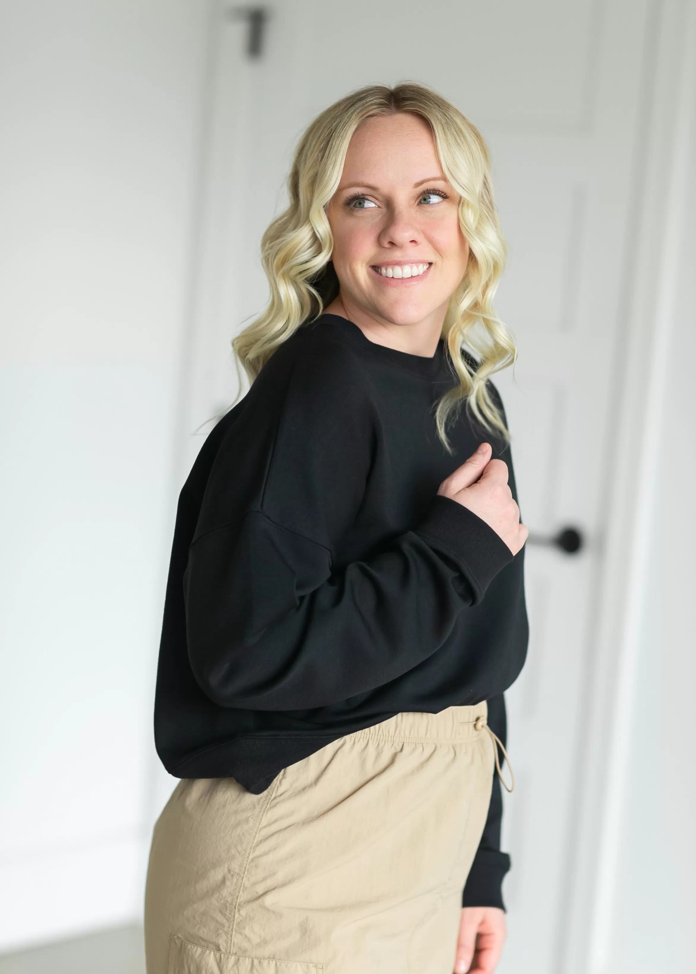 Thread & Supply Martina Black Crewneck Pullover Top Fashion