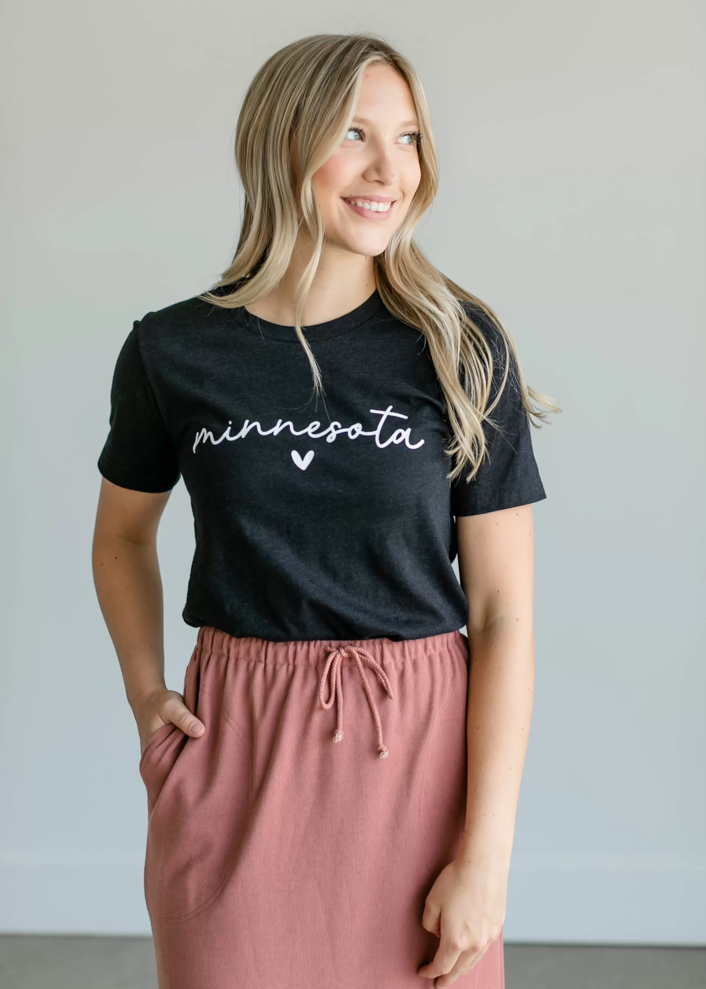 Autumn Rose Co. Minnesota Black Short Sleeve Graphic T-Shirt Fashion