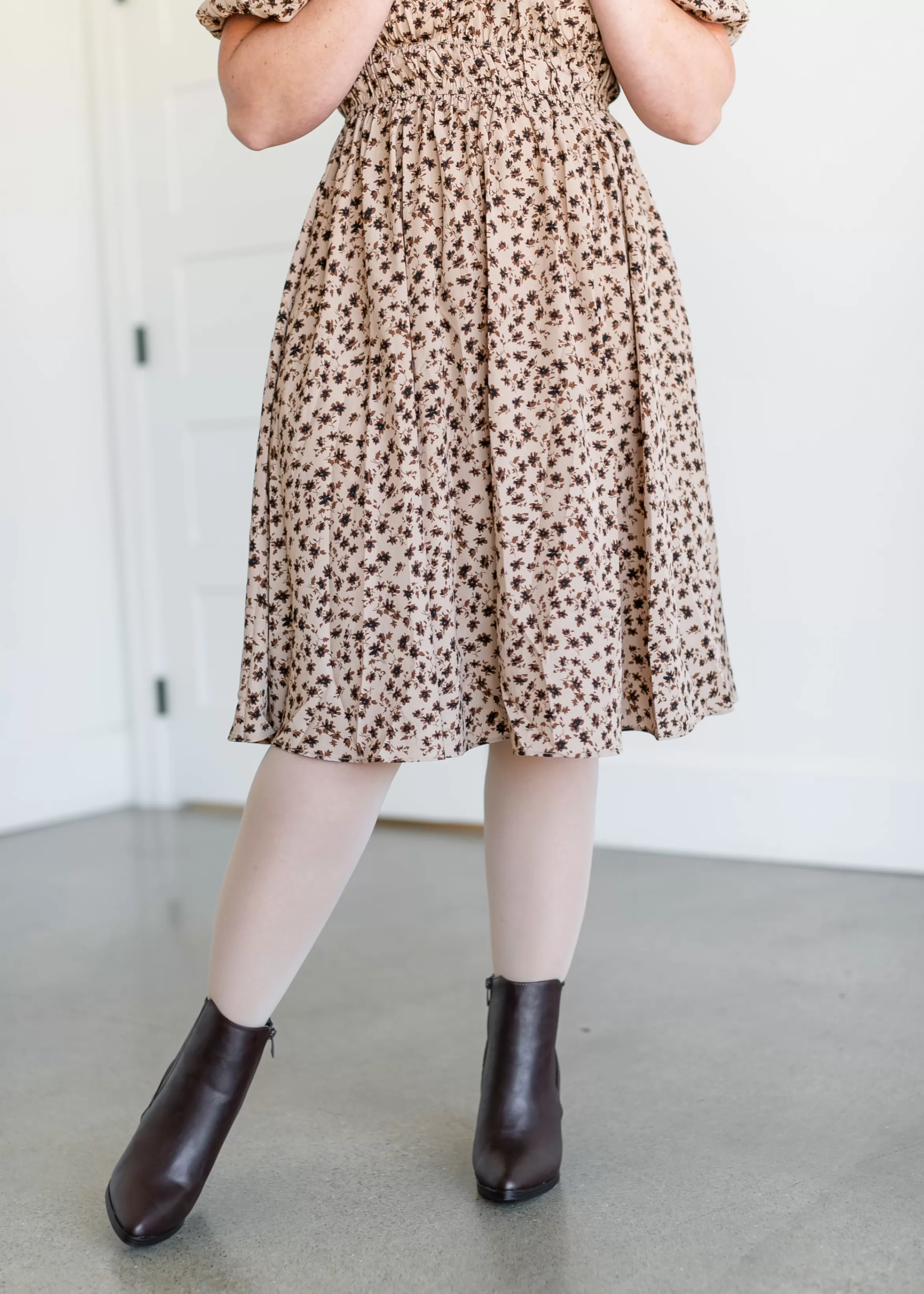 Polagram + BaeVely Short Sleeve Brown Floral Midi Dress Hot