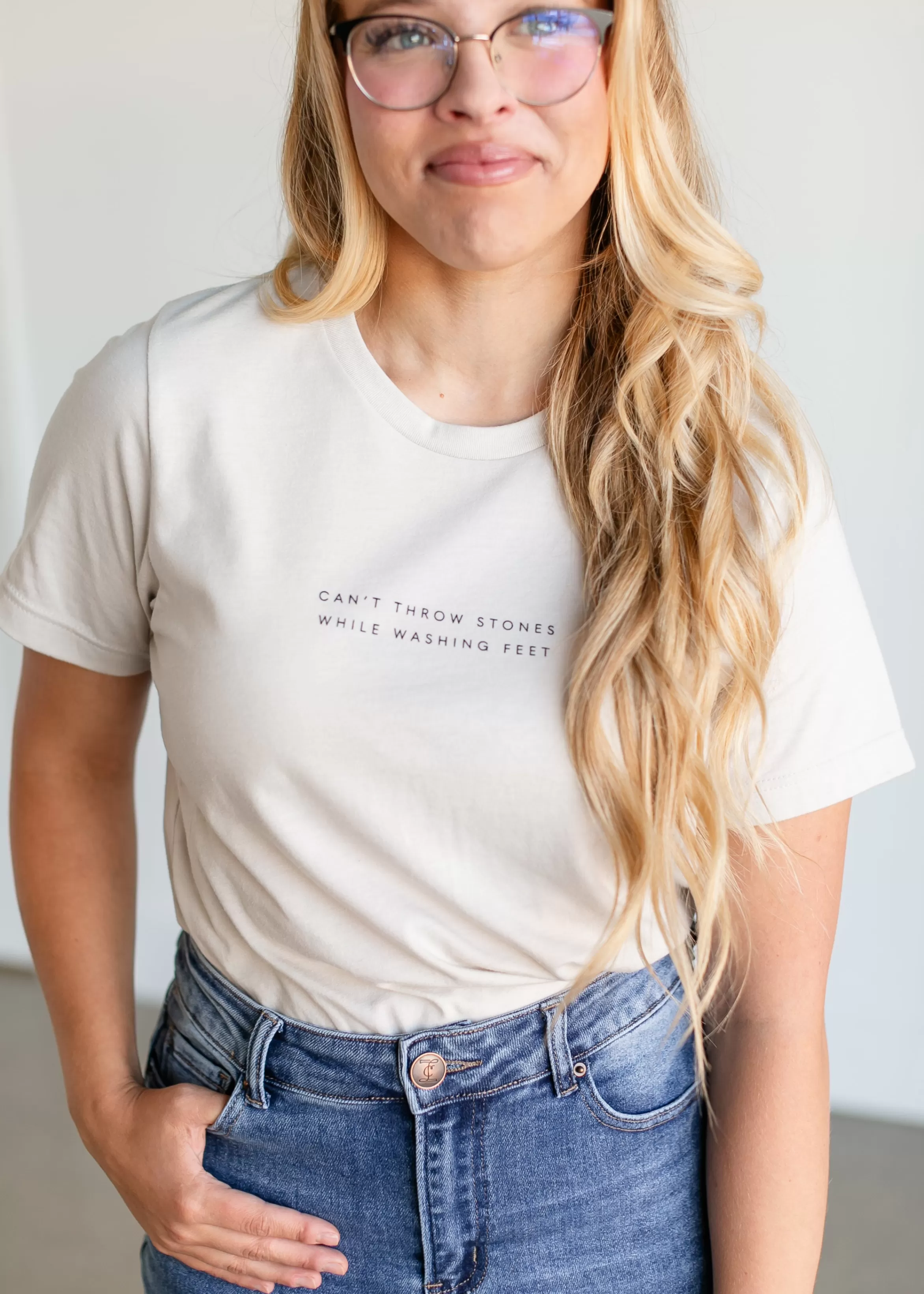 Dear Heart Washing Feet Crewneck T-Shirt Outlet